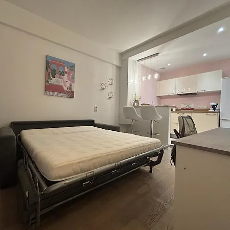 Juan - Calme Et Cosy - Plages A Pied Apartment