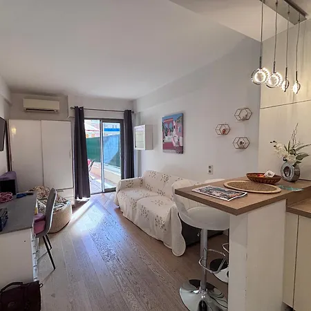 Juan - Calme Et Cosy - Plages A Pied Apartment